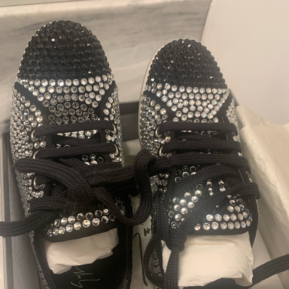 Giuseppe zanoti size 35 new in box they were too small for my daughter.new